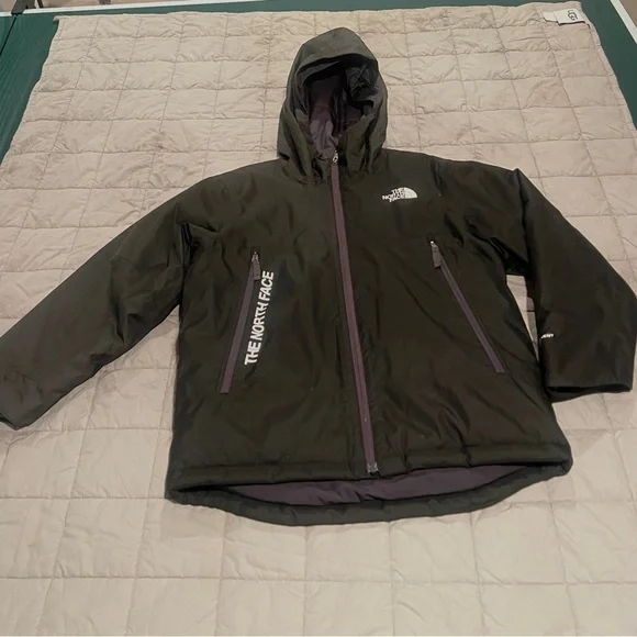 North Face Boys black dryvent ski jacket. Excellent used condition. Size 12. - Picture 4 of 7